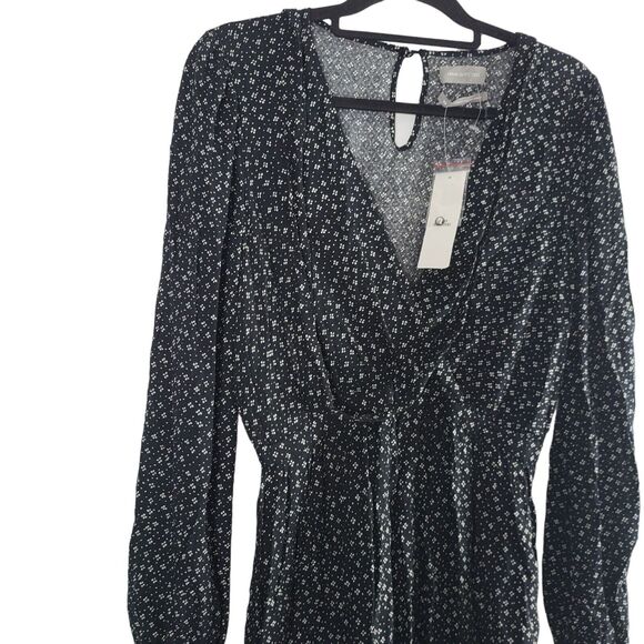 Urban Outfitters Black Mona Surplice Long Sleeve Romper M Womens Key Hole NWT - Picture 4 of 13